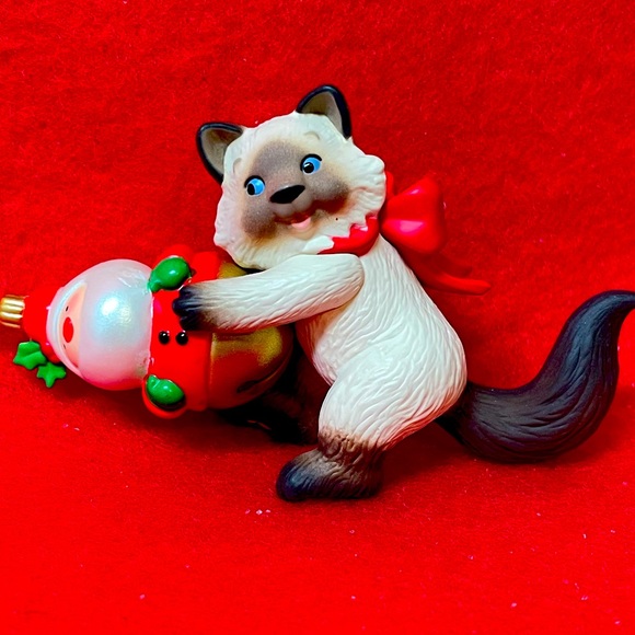 Mischievous Kitten Hallmark Ornament - Picture 1 of 5